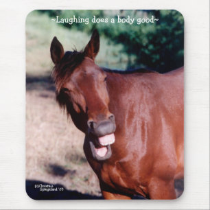 笑うStandardbredの馬のマウスパッド マウスパッド