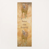 笑っストップてはいけない！おもしろい絵画の ヨガマット (正面)