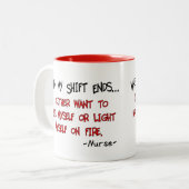 笑わされるなナースのことわざ ツートーンマグカップ (正面左)