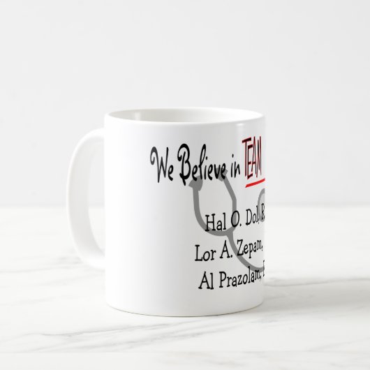 笑わされるなナースのTシャツおよびギフト コーヒーマグカップ (正面左)