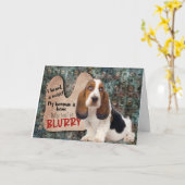 笑わされる考えBasset Hound誕生日 カード (黄色い花)