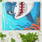 笑顔のキャラクターサメ 水中 海の生物 キッチンタオル (折り畳み)