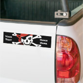 笑顔のジョリーロジャーとあなたのカスタム文字 バンパーステッカー (トラック上)