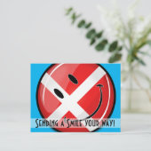 笑顔のデンマーク国旗 ポストカード (スタンド正面)