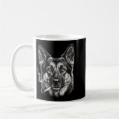 笑顔のドイツ牧羊犬のタバコ・ジョーク コーヒーマグカップ (左)