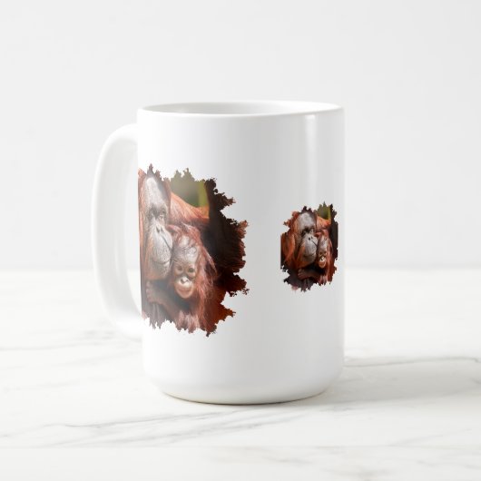 笑顔のベビーオランウータン母アーム コーヒーマグカップ (正面左)