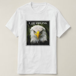 笑顔の不機嫌なワシの写真 Tシャツ