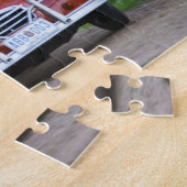 笑顔の女性と古い赤いシトロエン2CV車 ジグソーパズル (側面)