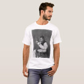 笑顔の男性がご飯を食べる Tシャツ (正面フル)