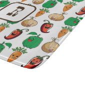 笑顔の野菜モノグラムの カッティングボード (角)