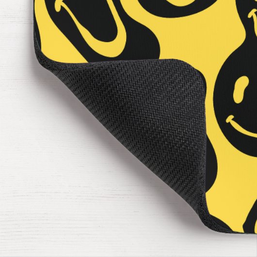 笑顔の顔絵文字ひずんだ黒と黄色 マウスパッド (コーナー)