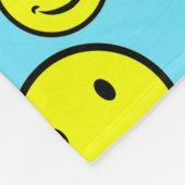 笑顔の顔 フリースブランケット (角)