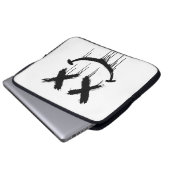 笑顔の顔 ラップトップスリーブ (正面下部)