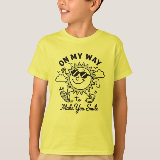 笑顔を作りに行くよ かわいい太陽の子供Tシャツ Tシャツ (正面)