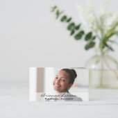 笑顔を見せるビジネスマン 名刺 (スタンド正面)