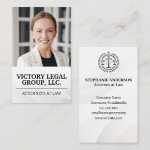 笑顔を見せるビジネスマン Law Justiceロゴ 名刺