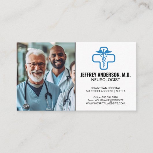 笑顔を見せる医師 | 医療ロゴ 名刺 (正面)