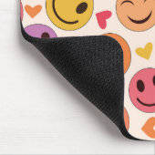 笑顔カラフルの幸せな顔とハートパターン マウスパッド (コーナー)