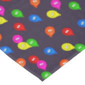 笑顔カラフル風船ブラック テーブルクロス (アングル)