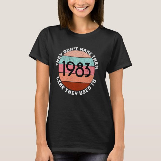 第おもしろい40期女性誕生日1983 80年代パーティーヴィント Tシャツ (正面)