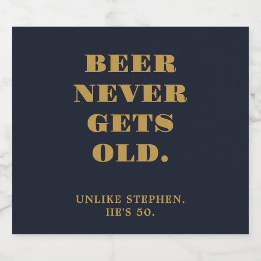 第おもしろい50ユーモアのある誕生日ネイビーブルー金ゴールド ビールラベル (シングルラベル)