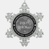 第エレガント4回リネン結婚ズ記念お祝い スノーフレークピューターオーナメント (正面)