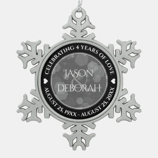 第エレガント4回リネン結婚ズ記念お祝い スノーフレークピューターオーナメント (正面)