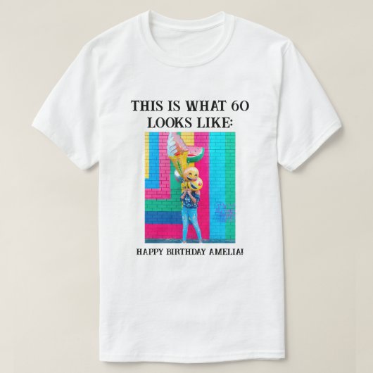 第パーソナライズされた60回おもしろい誕生日Tシャツ Tシャツ (デザイン正面)