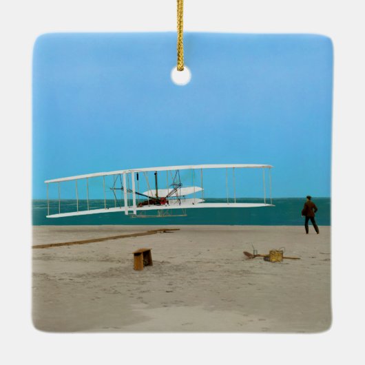 第一便のライト兄弟のヴィンテージの飛行機 セラミックオーナメント (裏面)