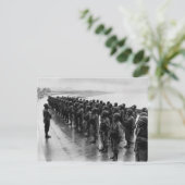 第二次世界大戦のガスマスクを着用した看護師 ポストカード (スタンド正面)