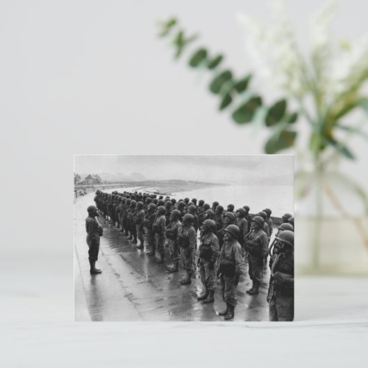 第二次世界大戦のガスマスクを着用した看護師 ポストカード (スタンド正面)