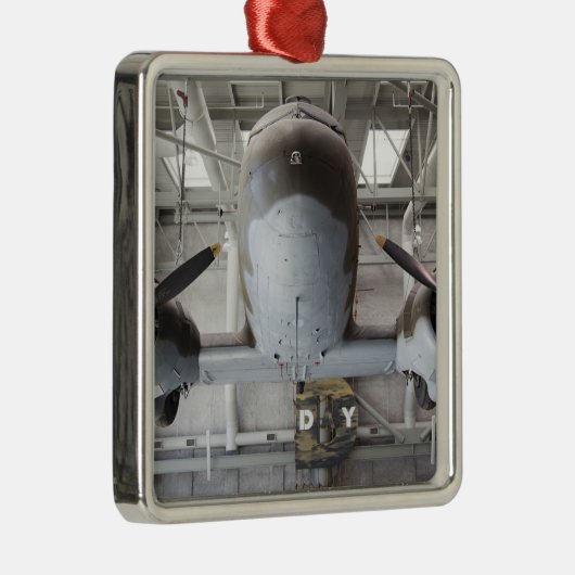第二次世界大戦のC-47のダコタの輸送の航空機、 メタルオーナメント (右)