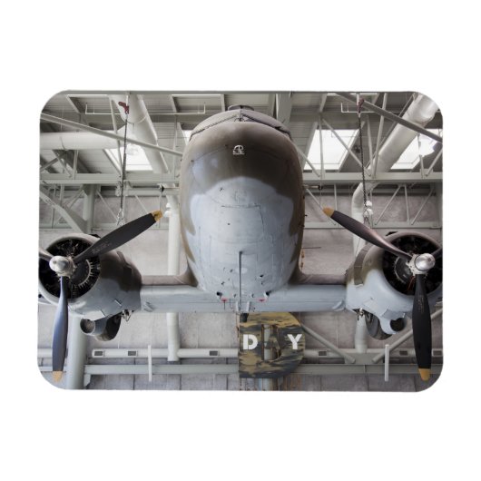 第二次世界大戦のC-47ダコタ輸送機, マグネット (横)