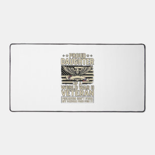 第二次世界大戦退役軍人の娘であることを誇りに思うTシャツデザイン デスクマット