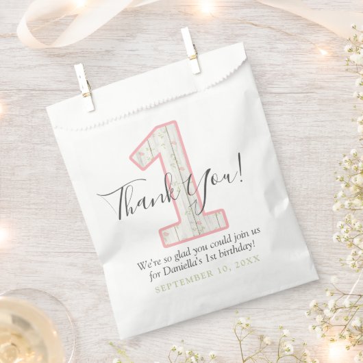 第1の誕生日シャビー素朴ビーシックなピンクのフローラパーティー フェイバーバッグ (クリップ留めされた状態)