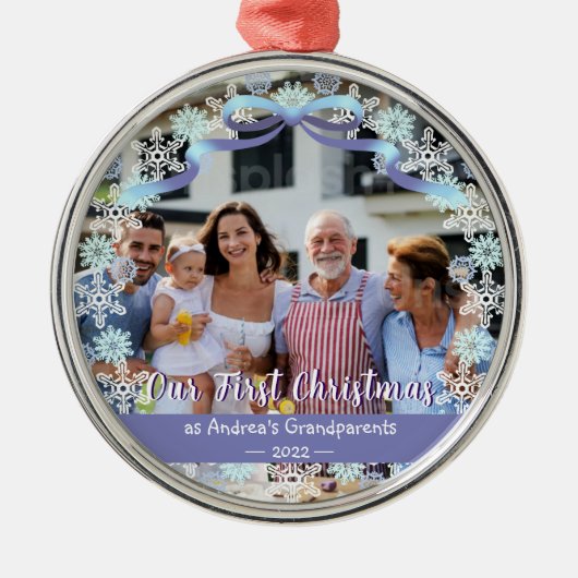 第1クリスマス新生児祖父母ソフトブルーパープル メタルオーナメント (正面)