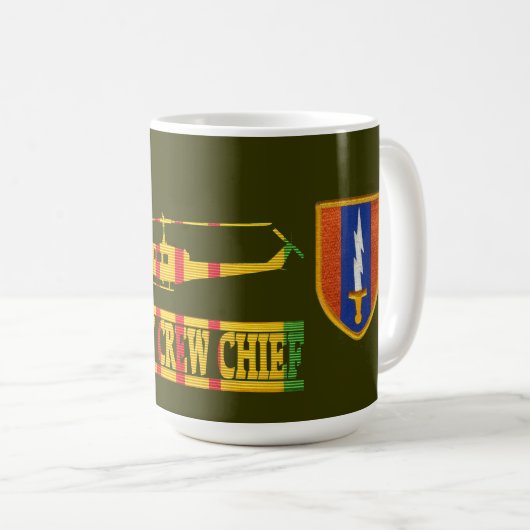 第1信号の組UH-1 Hueyの乗組員責任者のマグ コーヒーマグカップ (正面右)