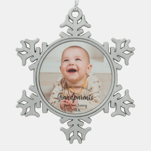 第1回クリスマスを祖父母としてベビー写真 スノーフレークピューターオーナメント (正面)