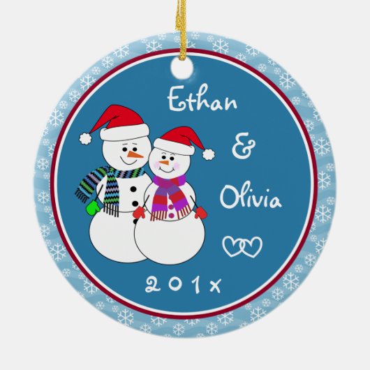 第1回クリスマスギフト結婚したおもしろいスノーカップル セラミックオーナメント (裏面)