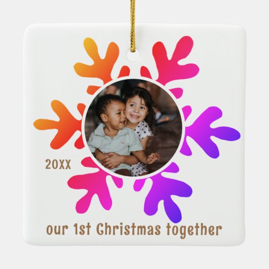 第1回クリスマススノーフレークカラフルキッズフォト セラミックオーナメント (裏面)