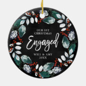 第1回クリスマス婚約したホリパーソナライズされたー緑 セラミックオーナメント (裏面)