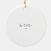 第1回クリスマス結婚したカップル写真 セラミックオーナメント (裏面)