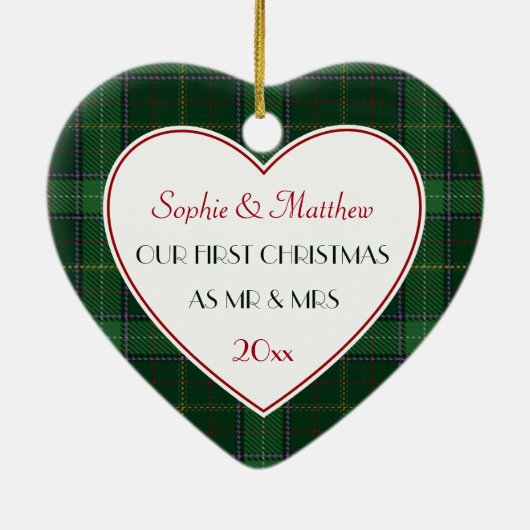 第1回クリスマス結婚したグリーンプレイドギフトハート セラミックオーナメント (裏面)