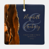 第1回クリスマス結婚した焼けオレンジ瑪瑙ネイビーブルー セラミックオーナメント (裏面)