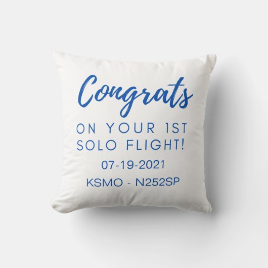 第1回ソロおめでとう – カスタマイズ可能 クッション (正面)