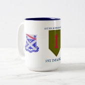 第1大隊の第18歩兵の第1歩兵は襲います ツートーンマグカップ (正面左)