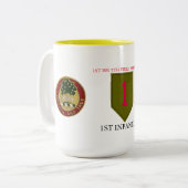 第1大隊の第5野戦砲兵の第1歩兵は襲います ツートーンマグカップ (正面左)