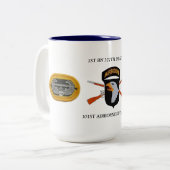 第1大隊の327TH歩兵の101ST空輸のマグ ツートーンマグカップ (正面左)