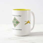 第1大隊第68の装甲第3 BCT第4の歩兵は襲います ツートーンマグカップ (正面右)