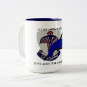 第1大隊(ABN)の501ST歩兵は襲います ツートーンマグカップ (正面左)